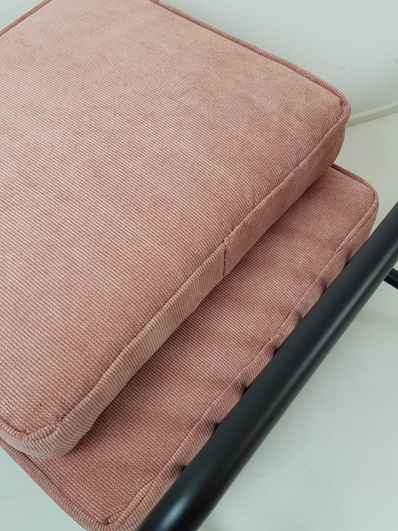 Image 1 of Poltrone Artifort Dux in metallo nero con cuscini rosa nuove