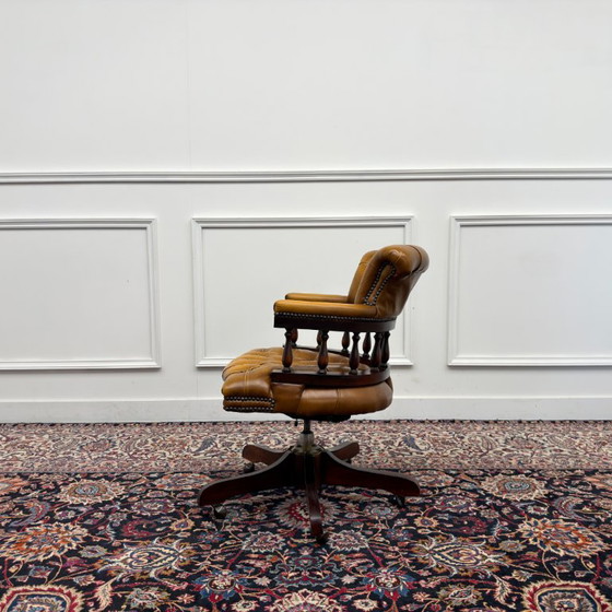 Klassischer englischer brauner Chesterfield Bürostuhl – Bürostühle, Holz, Leder (photo 3 of 7)