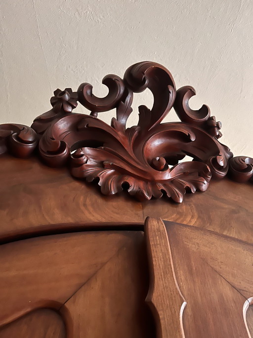 Antiker Mahagonischrank