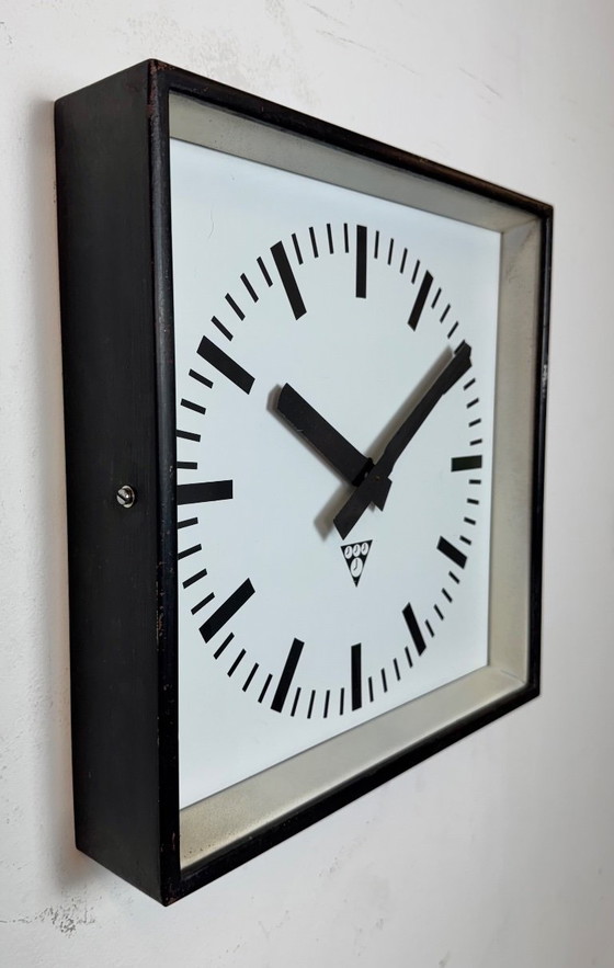 Image 1 of Zwarte industriële vierkante wandklok van Pragotron, jaren 70