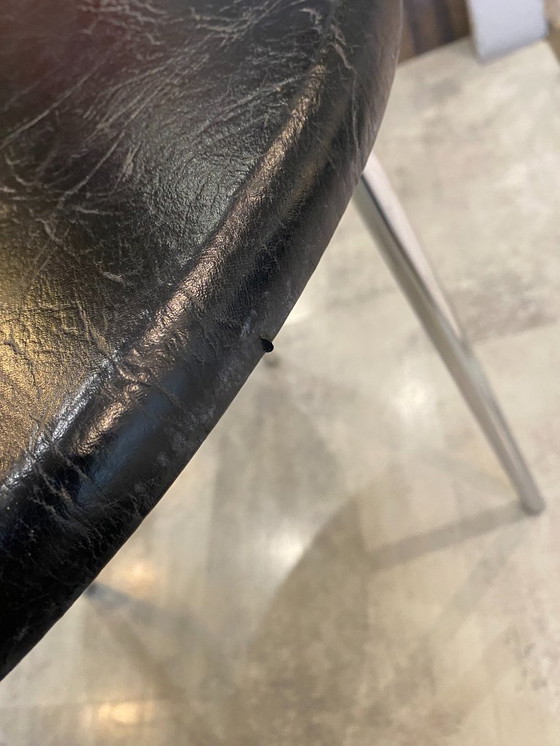 Image 1 of Tavolino laterale vintage in stile Bauhaus cromato e similpelle nera, anni '70