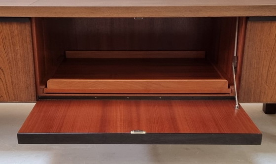 Image 1 of Credenza bassa di metà secolo