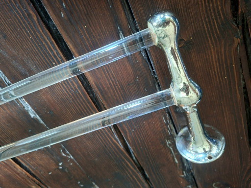 Toallero vintage doble realizado de cristal macizo y latón –pared baño retro– Funcional y decorativo