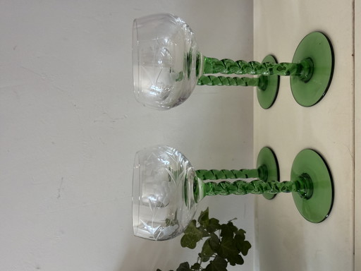 Set di 4 bicchieri da vino con base verde ritorta