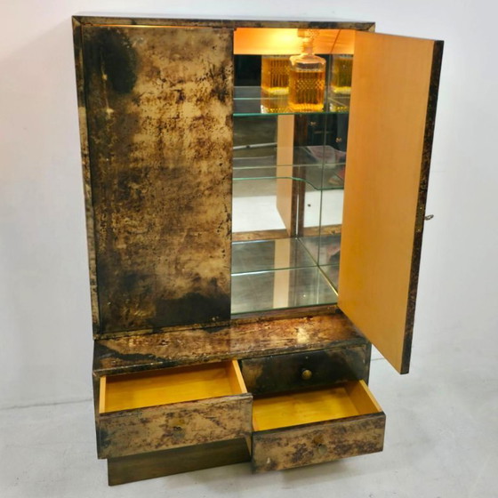 Image 1 of Wunderschöner Ado Tura Getränkeschrank aus der Mitte der 1960er Jahre. Hervorragend gestaltetes Ziegenpergament.