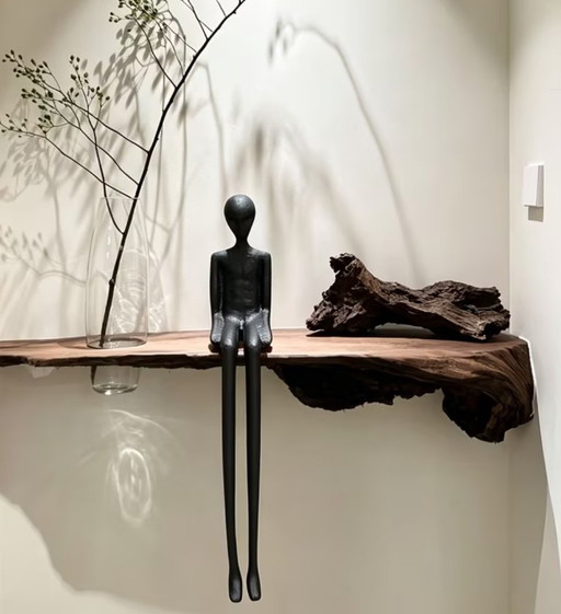 Eisenskulptur nach Giacometti „Sitzender Mann“ aus Gusseisen – beeldhouwkunst, Cast Iron