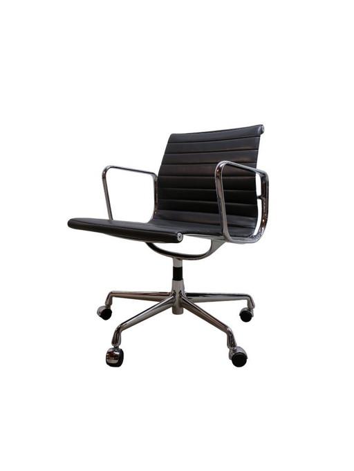 Vitra EA108 chair with wheels