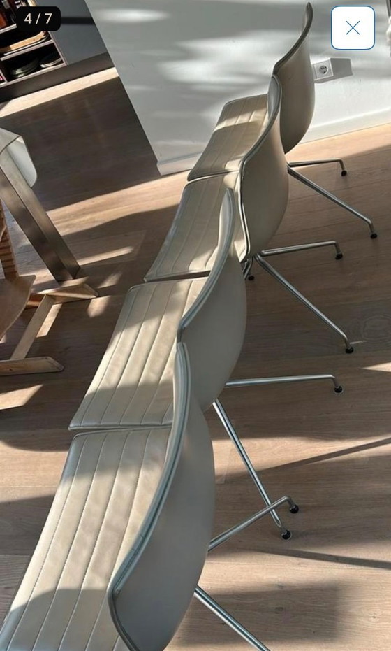 Image 1 of 4x Cuir Arper Catifa (53) pied pivotant