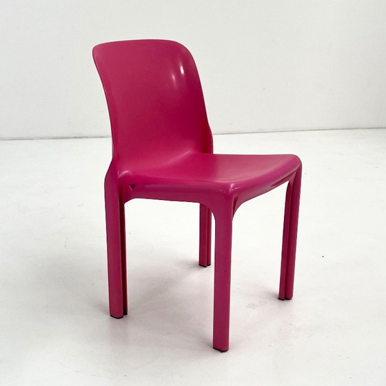 Pink Selene Chair by Vico Magistretti for Artemide, 1984 – Dining chairs, Plastic (photo 7 of 10)