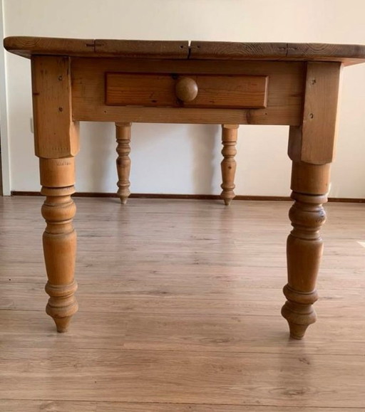 Grenen eettafel met mooie poten kwaliteit