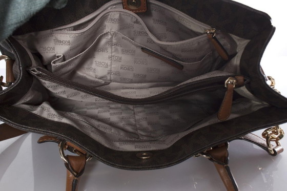Image 1 of Borsa shopper Michael Kors in tela marrone con monogramma.