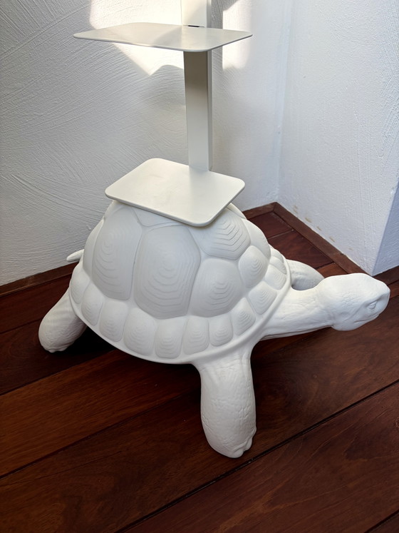 Image 1 of Qeeboo Turtle Draagboekenkast – Wit