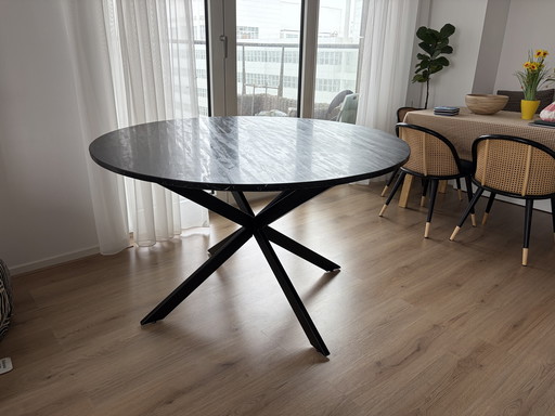 Round marble dining table Ø130 cm – black – design X-leg