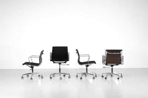 Ensemble de fauteuils « EA 117 » Charles Ray Eames pour ICF USA 1969.