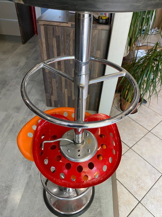 Image 1 of Auténtico taburete rojo para tractor, con diseño de cortacésped giratorio ajustable, de Etienne Fermigier Mirima, 1970.