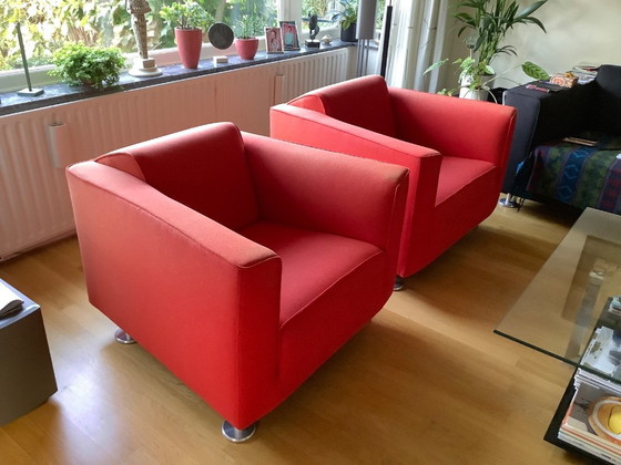 2 rote Sessel von roderick vos, Design on Stock, Stoff (Foto 8 von 16)