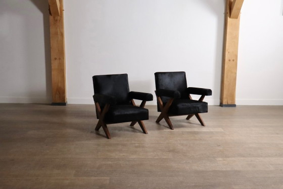 Par de sillones Pierre Jeanneret con patas en forma de X, Chandigarh, década de 1960. – Leather, Vintage (photo 5 of 16)