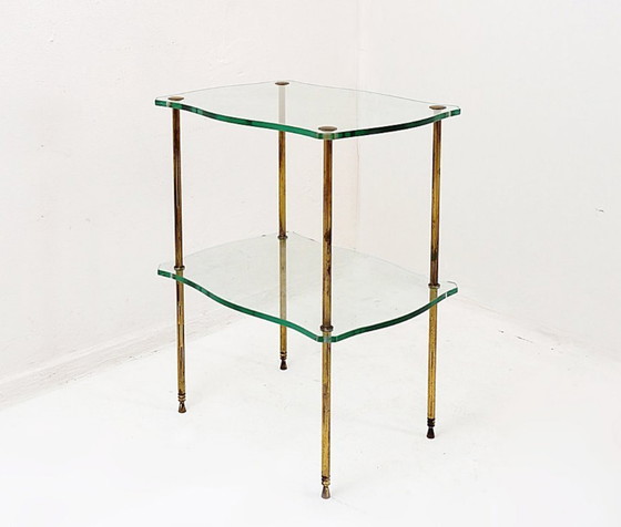 Image 1 of Table d'appoint en laiton avec double plateau en verre, style Maison Jansen - Circa 1940