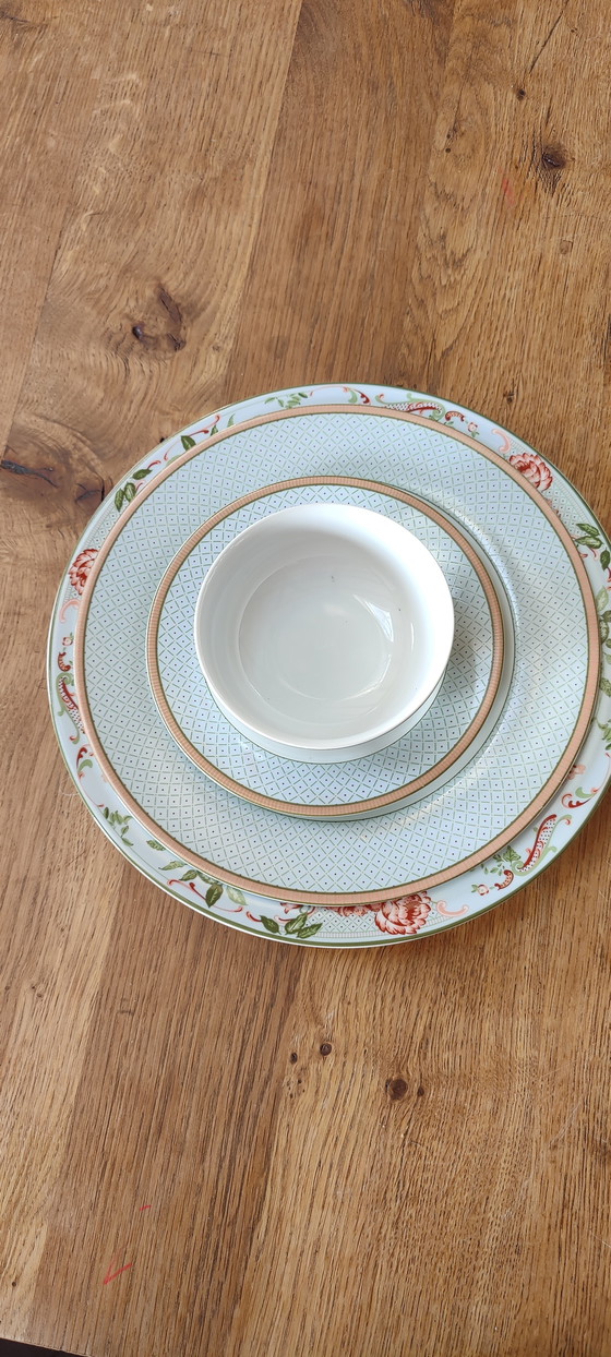 Image 1 of Vajilla de porcelana fina de la marca Rose Garden