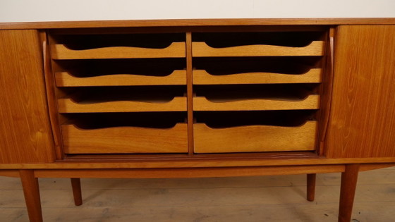 Aparador de madera con puertas correderas, Aparadores, Marrón, Mid Century Modern (foto 10 de 11)