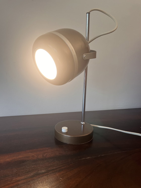 Image 1 of Lampada da scrivania a forma di bulbo oculare dell'era spaziale