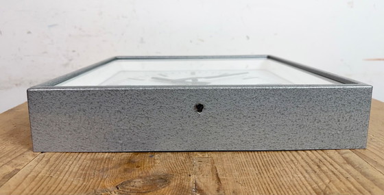 Image 1 of Graue, quadratische Wanduhr im Industriestil von Pragotron, 1970er Jahre