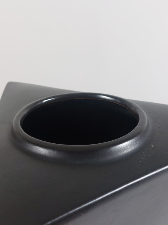 Image 1 of Geometric triangular black postmodern ceramic vase Asa