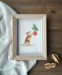 Aquarellgemälde Weihnachtsmaus mit Weihnachtskugel | Mit Rahmen I