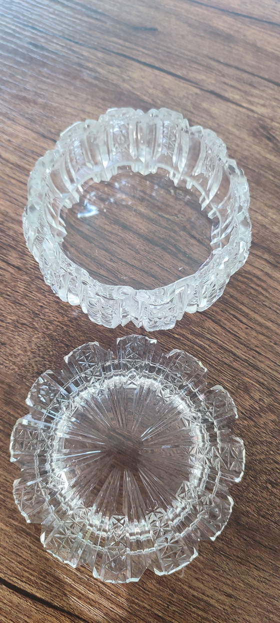 Image 1 of Poudrier ancien en verre ciselé