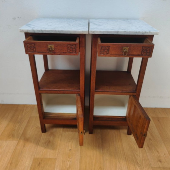 Image 1 of Ensemble de tables de chevet/comptoirs anciens avec plateau en marbre. Prix de l'ensemble