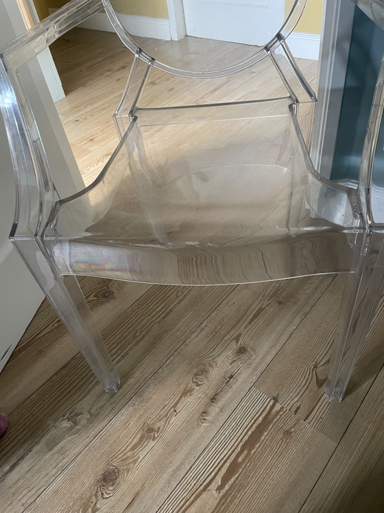 Set van 2 originele Kartell 'Louis Ghost' fauteuils van Philippe Starck – Eetkamerstoelen, Plastic, Plexiglass (photo 4 of 6)