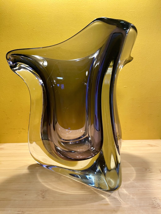 Wunderschöne, stilvolle, mundgeblasene Vase im Vintage-Design