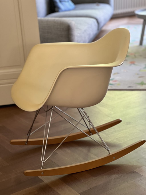 Vitra Eames Schommelstoel Wit