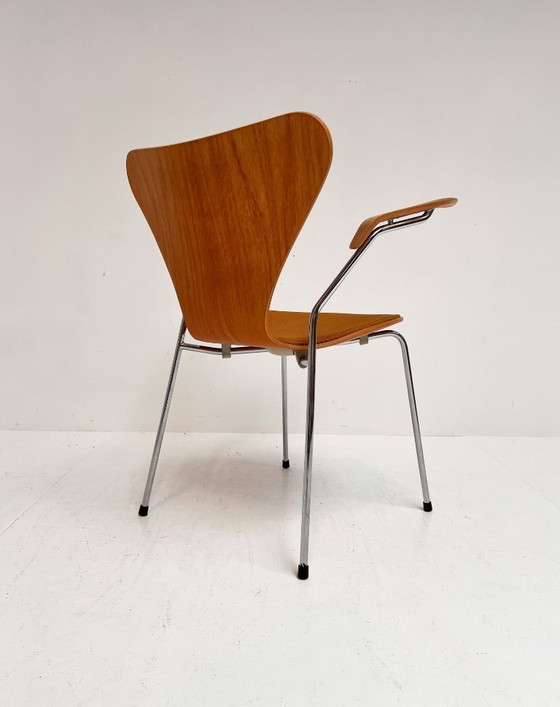 Image 1 of Chaise en bois 3207 d'Arne Jacobsen pour Fritz Hansen, années 1980