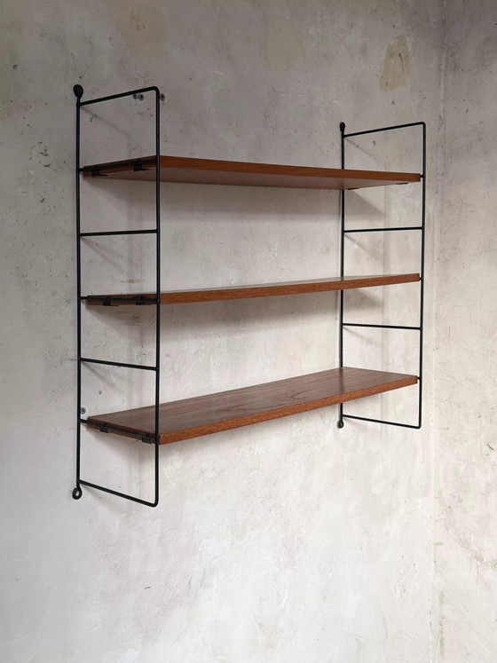 Vintage teakhouten draadwandplank in String-stijl. – Wandrek, Metal (photo 9 of 9)