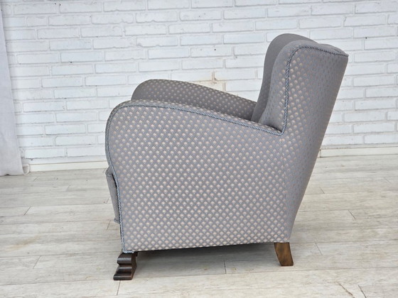 Image 1 of Deense fauteuil uit de jaren 50, meubelstof, gesneden eikenhout.