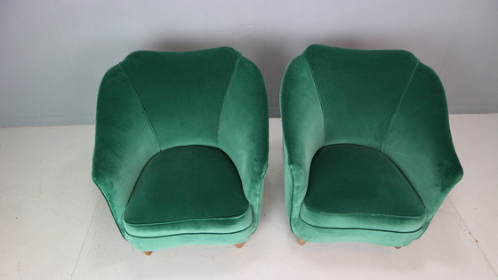 Image 1 of Pair of velvet armchairs in the style of Gio Ponti, Italy 1940s