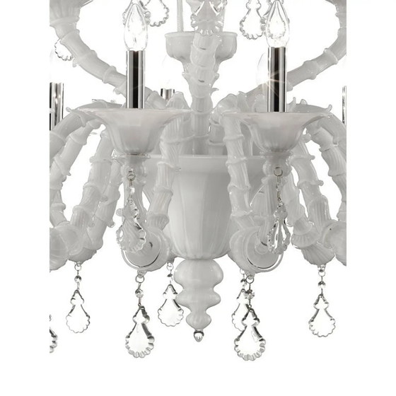 Image 1 of Handgefertigter, moderner weißer Ca’ Rezzonico-Kronleuchter mit geschwungenen Muranoglas-Details
