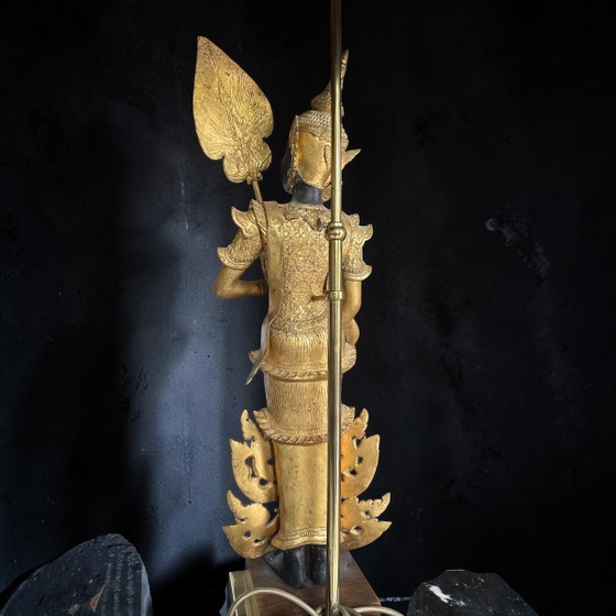 Image 1 of Dekorative, figürliche Tischleuchte in Bronzeoptik

