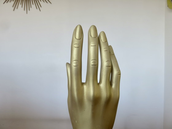 Image 1 of Hand aus vergoldetem Harz auf Holzsockel, 1970