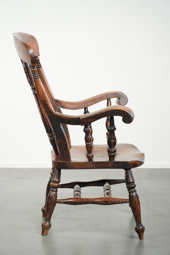 Image 1 of Antiker englischer Windsor-Spindelstuhl aus Holz mit einer wunderschönen Farbgebung aus dem frühen 19. Jahrhundert