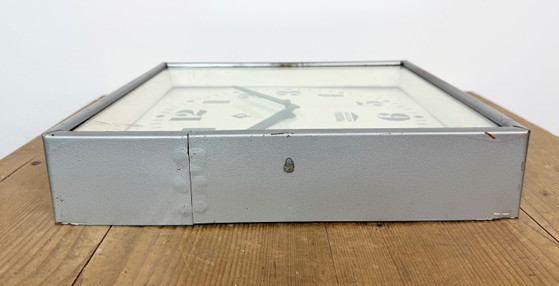 Grijze industriële vierkante wandklok van Rodopa Chepelare, jaren 60. – Klokken, Glass, Iron (photo 15 of 20)
