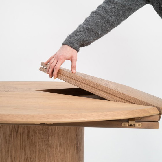 Image 1 of TABLE ROUND/SQUARE QUAD0 Natural Oak – Simple Table, Amazing Function