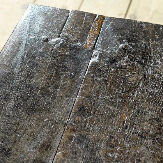 Image 1 of Mesita auxiliar española de roble, siglo XVIII.