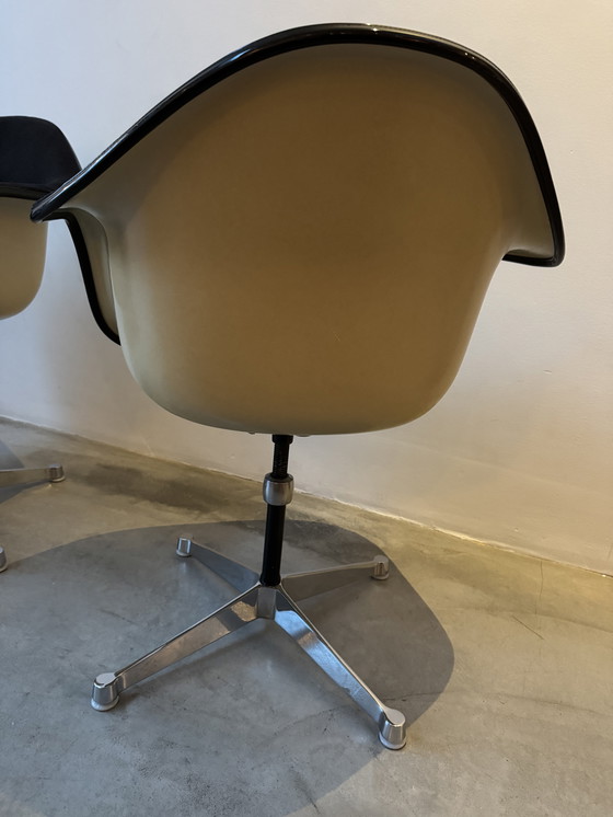 Image 1 of 2 sedie a secchiello Eames Herman Miller