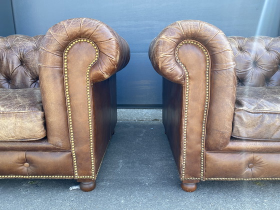 Image 1 of Twee stoere Chesterfield club fauteuils vintage sigaren cognac 