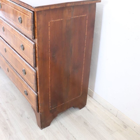 Image 1 of Antieke ladekast van ingelegd walnotenhout, Italië, 18e eeuw