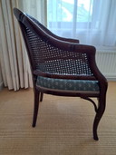 Chaise vintage de style Louis XV avec dossier en rotin