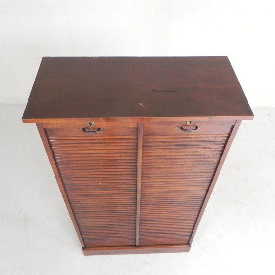 Image 1 of Armadio in rovere con serranda avvolgibile a 2 ante, alto 150 cm, anni '30.