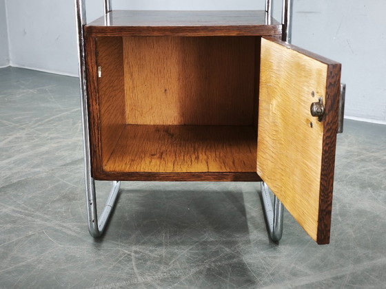 Image 1 of Table de chevet tubulaire en chêne et chrome de style Bauhaus, Tchécoslovaquie des années 1940